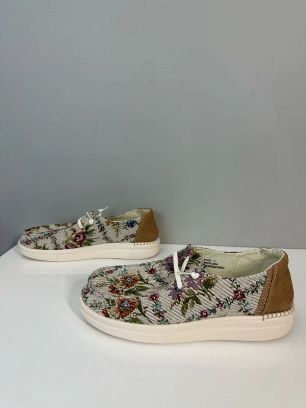 Corkys Kayak Sand Floral Tapestry Slip On Sneakers Size 11